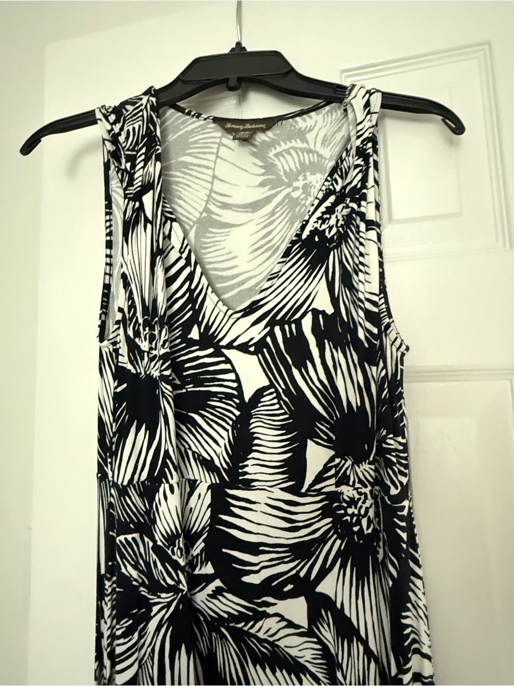 Tommy Bahama Black & White Tropical V-Neck Tank